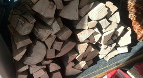 Dřevěné brikety a dřevo palivo